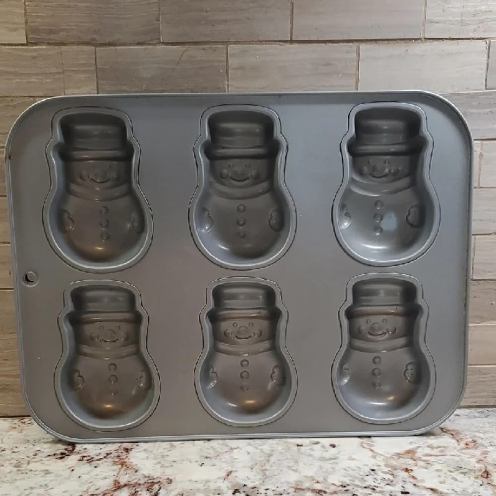 Non-Stick Snowman Cakelet Pan